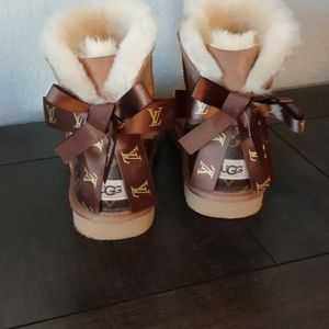 UGGS
